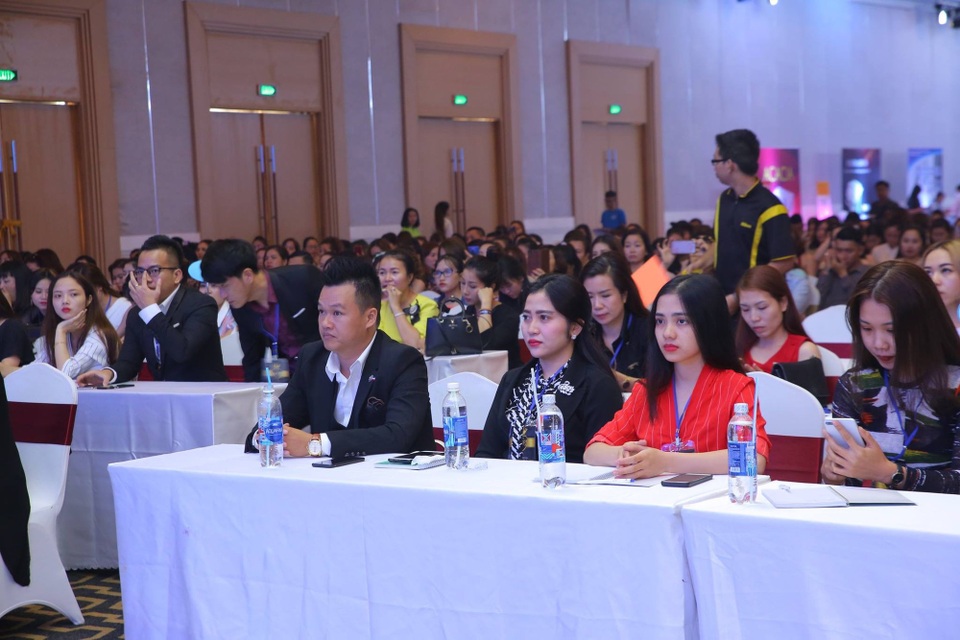 Nhiều giải pháp "gỡ rối" cho ngành Spa tại Việt Nam - 1 Hàng ngàn chủ spa tham dự Đại hội đào tạo kinh doanh - Vận hành - Maketing Spa năm 2018