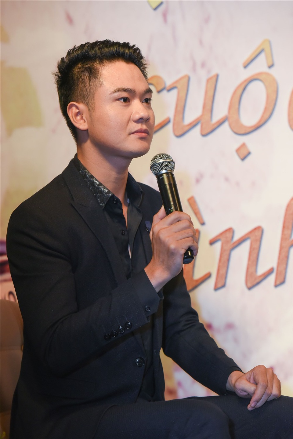 Ca sĩ Thanh Cường gây xúc động khi tiết lộ về quãng thời gian bệnh nặng - 1 Ca sĩ Thanh Cường chia sẻ gây xúc động tại buổi giới thiệu album Cho một cuộc tình lỡ ngày 1/11 tại Hà Nội.