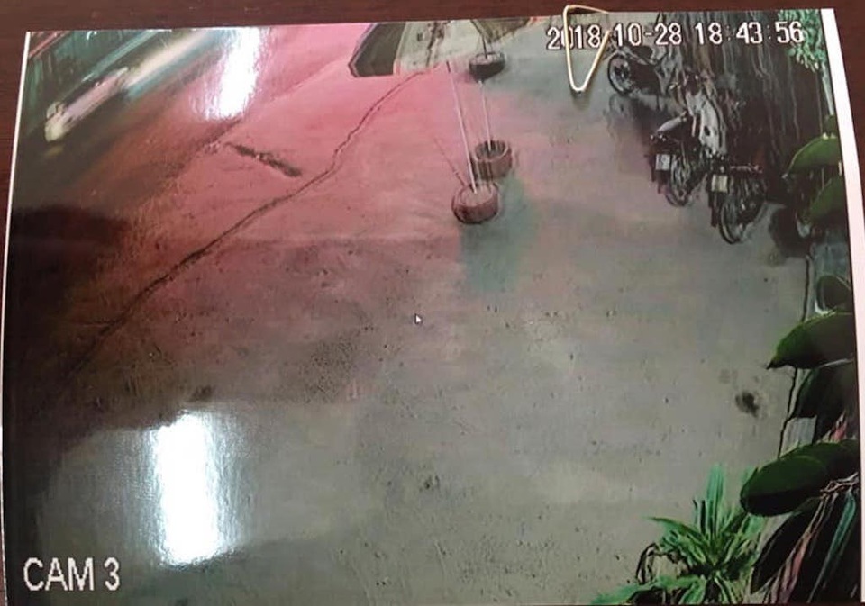 Công an thông báo truy tìm xe ô tô gây tai nạn chết người rồi bỏ trốn - 3 Hiện trường vụ tai nạn được camera nhà dân ghi lại.