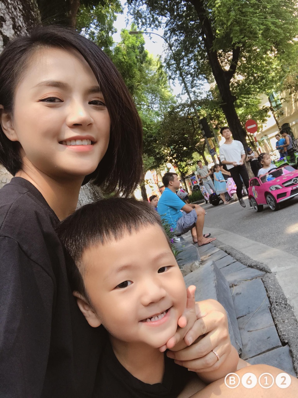 Thu Quỳnh và con trai.