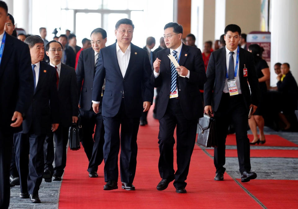 Phái đoàn Trung Quốc bỏ ra ngoài khi Phó Tổng thống Mỹ phát biểu tại APEC - 2
Phái đoàn Trung Quốc rời một cuộc họp trong khuôn khổ hội nghị cấp cao APEC tại Papua New Guinea (Ảnh: Reuters)