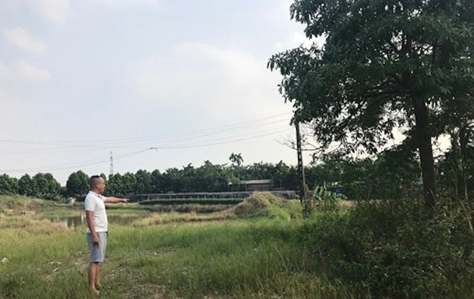 Chủ tịch TP Hà Nội giao chánh thanh tra làm rõ đơn khiếu nại của công dân! - 2
Ông Nguyễn Phan Tuấn bức xúc, không đồng ý với phương án bồi thường, hỗ trợ của UBND quận Bắc Từ Liêm.
