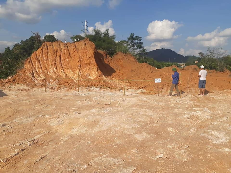 Tá hỏa phát hiện nhiều vật nổ sát trường học - 2 Khu vực phát hiện vật liệu nổ hiện đang được phong tỏa