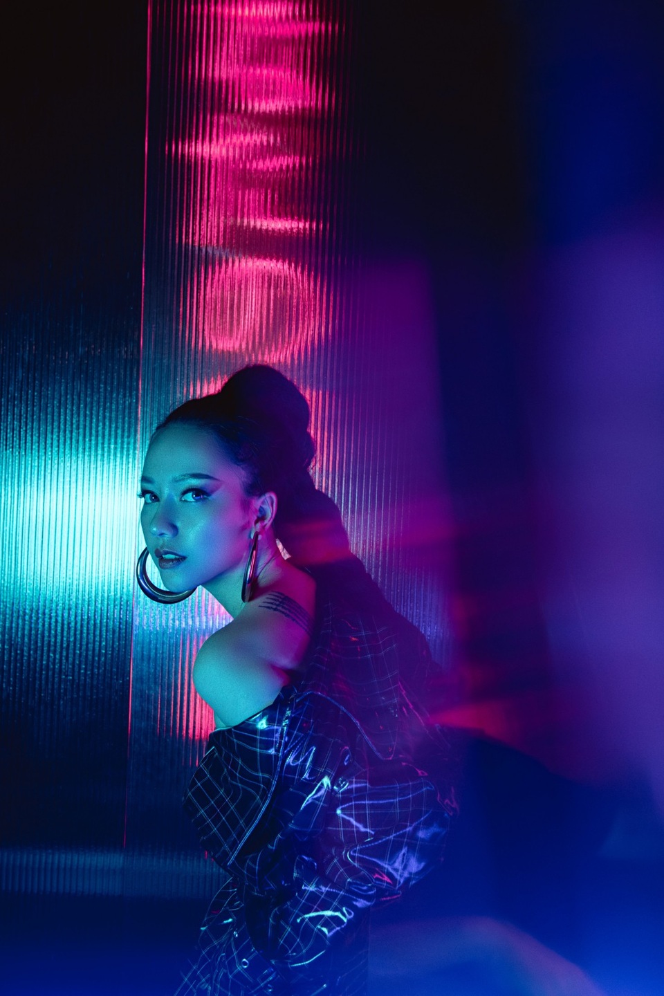 “Suy cho cùng, đây vẫn là nơi cho chính các nghệ sĩ tự khám phá chính mình và mang đến những màn trình diễn hấp dẫn cho khán giả. Tính cạnh tranh vẫn có nhưng hơn hết, Di nghĩsau cuộc thi này vẫn là tình cảm bạn bè đồng nghiệp và những điều lý thú mà Di học được từ mọi người.”