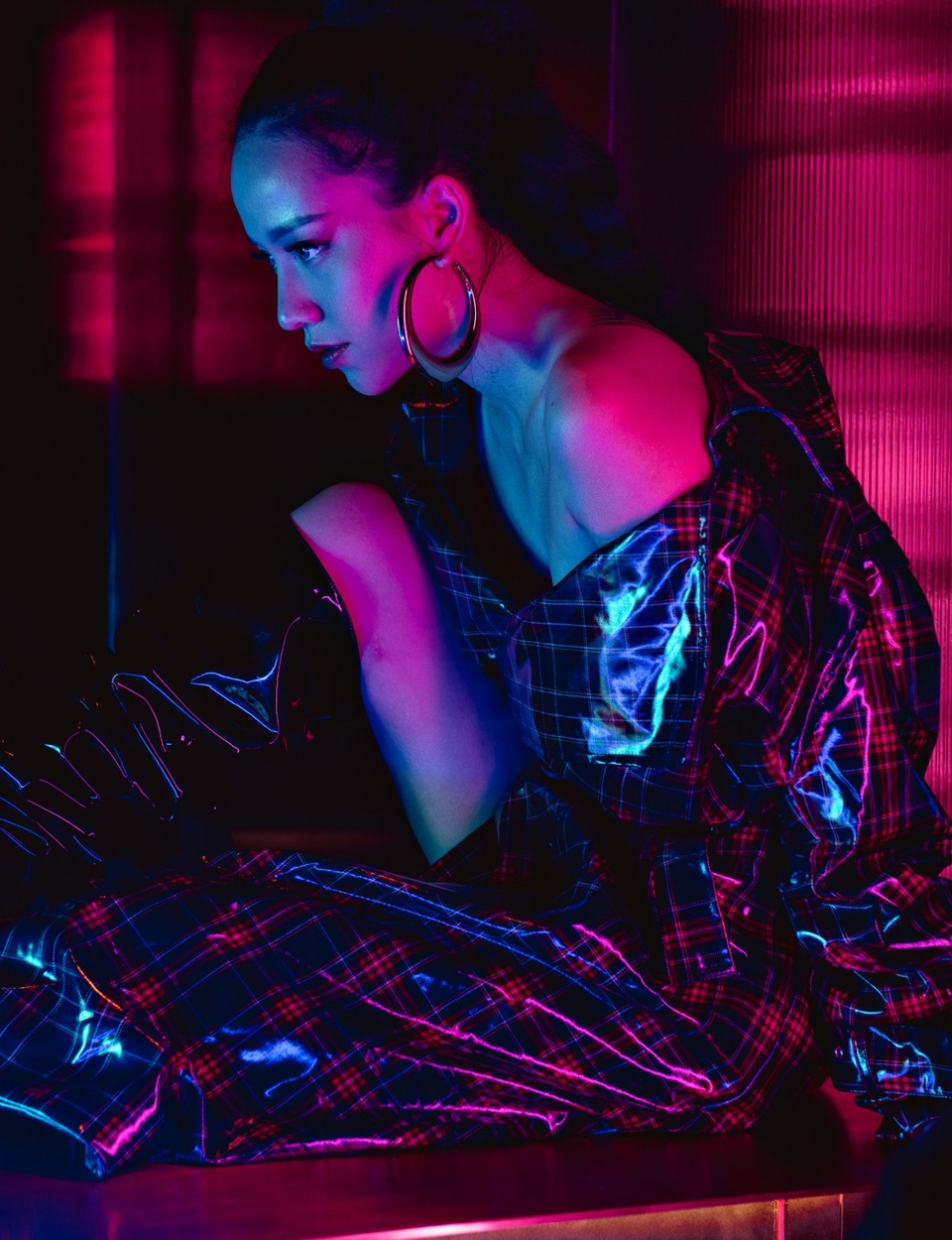 “Có thể trên màn ảnh nhỏ, Băng Di hoá thân qua các vai diễn đầy bản lĩnh và mạnh mẽ, nhưng trên sân khấu, Băng Di vẫn chỉ là một tân binh vì kinh nghiệm MC của Băng Di hầu như không đáng kể. Tuy vậy Băng Di xác định mình đến với Én Vàng 2016 là cơ hội lớn để học hỏi từ những đàn anh đàn chị trong nghề, với chiến lược có nhiêu chơi nhiêu Băng Di hy vọng mình sẽ mang đến một màu sắc riêng biệt. Di xem đây là một đấu trường thật sự để rèn bản thân, phải lột xác và cố gắng tiếp thu những bài học, kinh nghiệm mới cho chính mình.