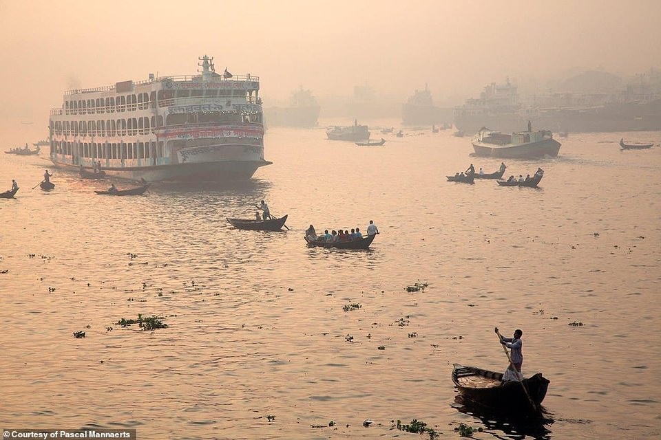 Chân dung Châu Á lúc 8h sáng - 23
Quang cảnh trên sông nước ở Dhaka, Bangladesh.