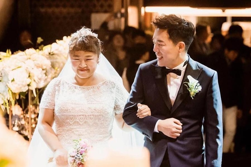 Chuyện tình cổ tích của “cô nàng xấu xí” xứ Hàn với bạn diễn điển trai - 5
Cặp đôi quen nhau từ show truyền hình của đài SBS vào năm 2010.