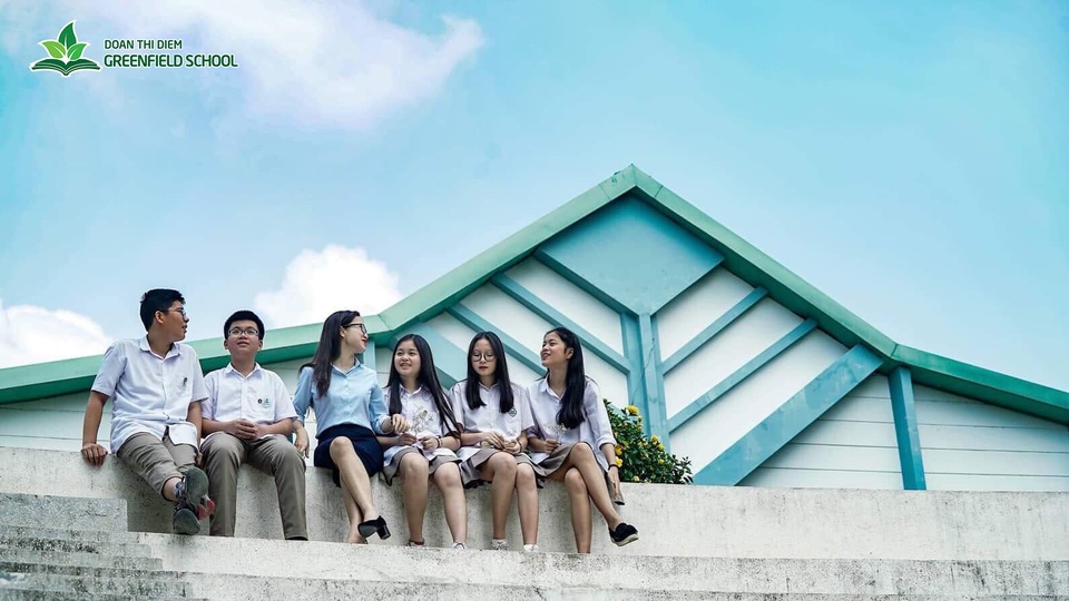 Giáo dục hiện đại: Sức mạnh của trái tim - 1
Một cảnh quay đẹp “như Tây” trong bộ phim “Chuyện ở một ngôi trường hạnh phúc”. (Ảnh chụp từ clip)