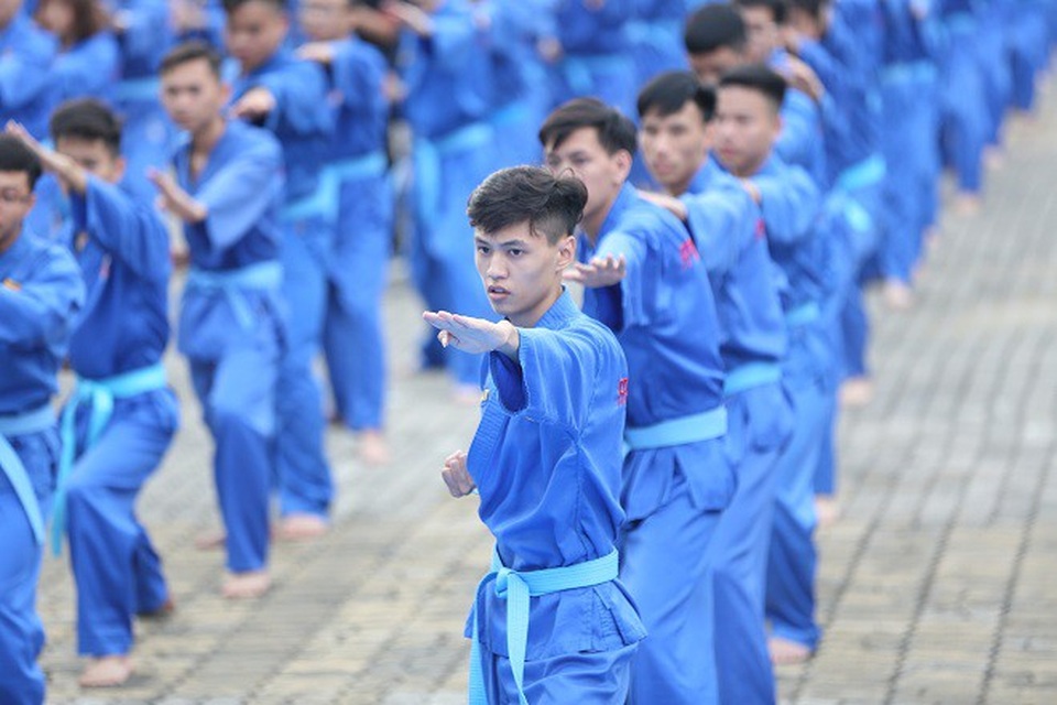 
Màn đồng diễn của 7.000 học sinh và sinh viên FPT Edu được thực hiện đồng thời tại 4 thành phố
