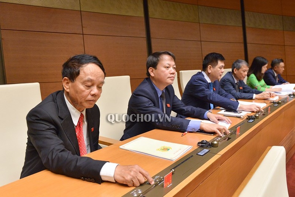 Quốc hội “chốt” toàn ngành công an có 199 người giữ hàm cấp tướng - 1 Quốc hội thông qua Luật Công an nhân dân sửa đổi trong sáng nay