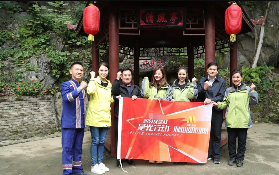 Lâm Tâm Như gây bão mạng khi đăng ảnh chụp cùng Triệu Vy - 6
Đồng hành cùng nhau trong show truyền hình thực tế giúp đỡ người nghèo và có hoàn cảnh khó khăn lần này, Lâm Tâm Như và Triệu Vy rất ăn ý và vui vẻ.