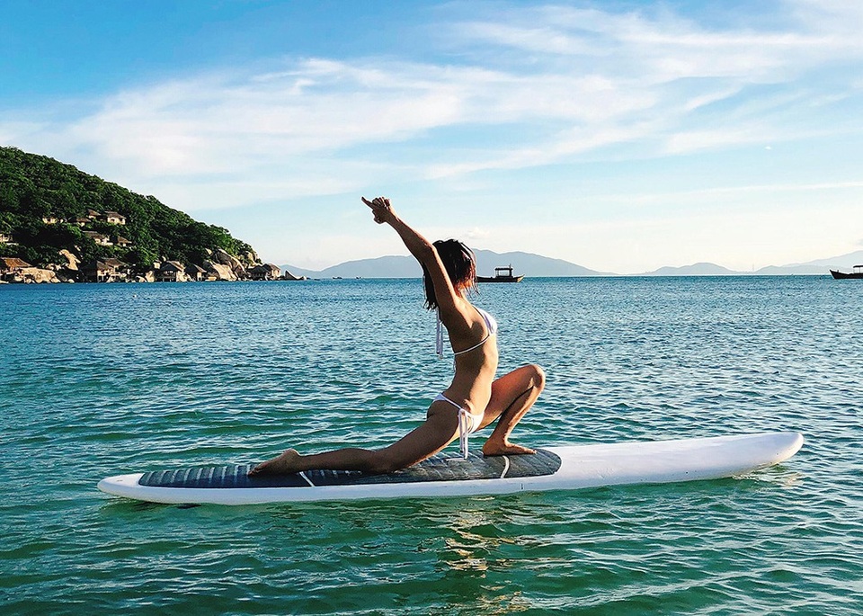 Ái Phương tung bộ ảnh bikini nóng bỏng tạo dáng yoga mừng sinh nhật - 4 Bộ ảnh ngẫu hứng này do những người bạn thân thiết của cô cùng thực hiện để lưu dấu ấn nhân dịp sinh nhật của mình.