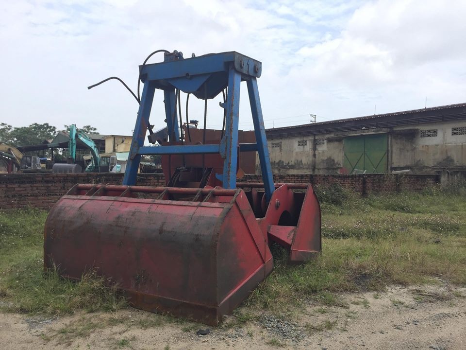 Cảng lớn “tê liệt” vì luồng lạch bị bồi lắng - 3 Không có việc, máy móc nằm bờ và đang dần bị hoen gỉ