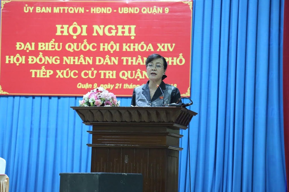 Thường vụ Thành ủy TPHCM họp cả ngày Chủ nhật kiểm điểm ông Tất Thành Cang - 1 Chủ tịch HĐND TPHCM cho biết Ban Thường vụ Thành ủy đã dành cả ngày chủ nhật để họp kiểm điểm ông Tất Thành Cang