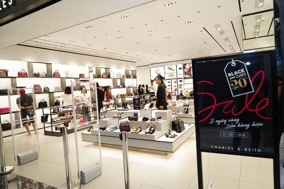 Black Friday- Thiên đường mua sắm với ưu đãi “khủng” nhất năm đã mở cửa - 3 Đa phần các thương hiệu đều đồng loạt giảm giá mạnh trong đợt Black Fiday.