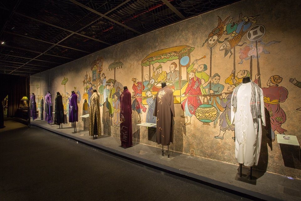 Hà Nội lần đầu tiên tổ chức triển lãm áo dài của các nữ chính khách - 1