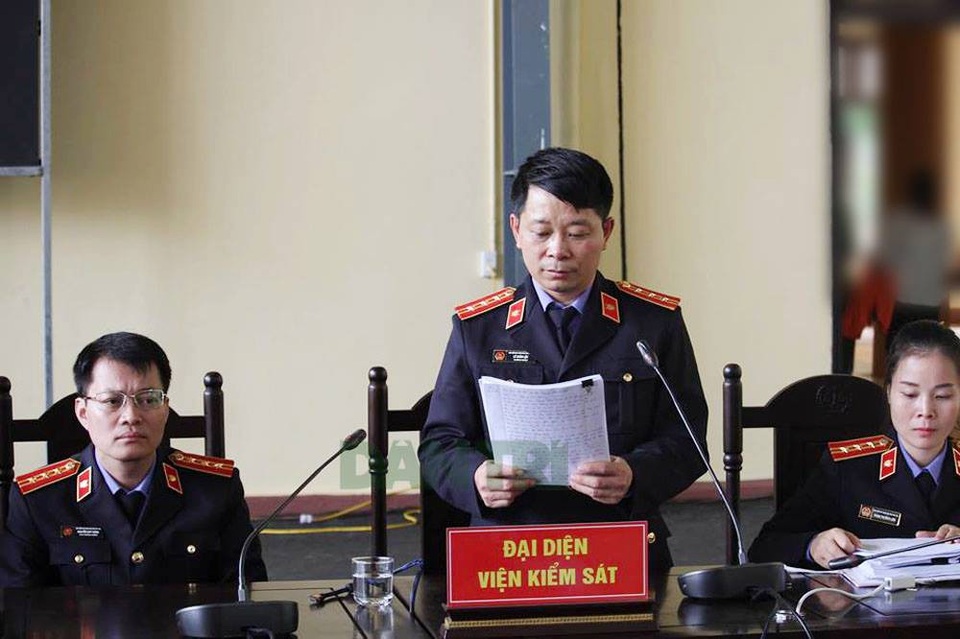 Vụ đánh bạc nghìn tỷ: Cựu Trung tướng Phan Văn Vĩnh bị đề nghị 7 - 7,5 năm tù - 5 Vụ đánh bạc nghìn tỷ: Cựu Trung tướng Phan Văn Vĩnh bị đề nghị 7 - 7,5 năm tù - 5