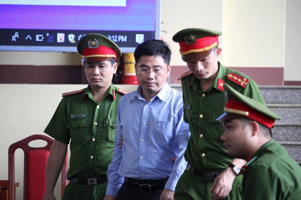 Vụ đánh bạc nghìn tỷ: Cựu Trung tướng Phan Văn Vĩnh bị đề nghị 7 - 7,5 năm tù - 1
Bị cáo Nguyễn Văn Dương bị đề nghị 11-13 năm tù
