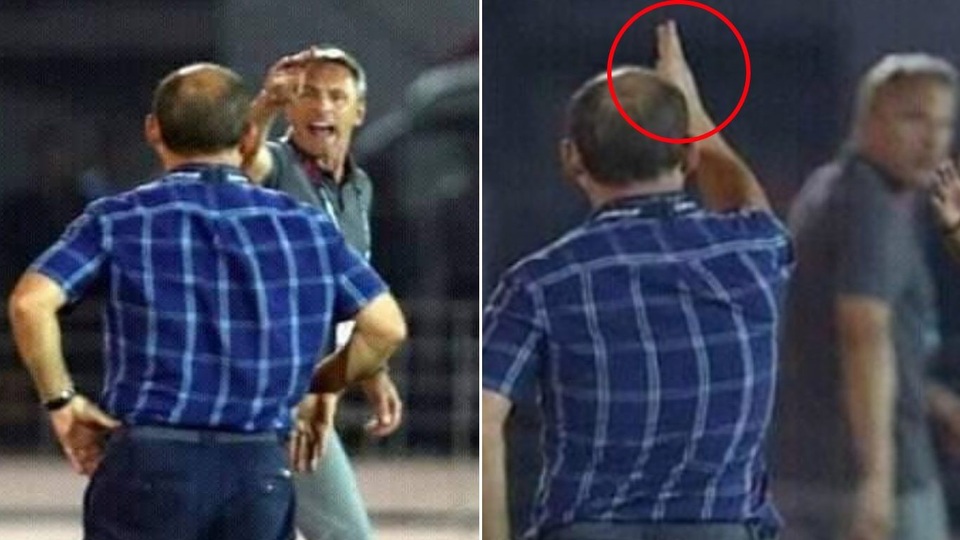 
Hai HLV Park Hang Seo và Anthony Hey lời qua tiếng lại ở bên ngoài đường piste
