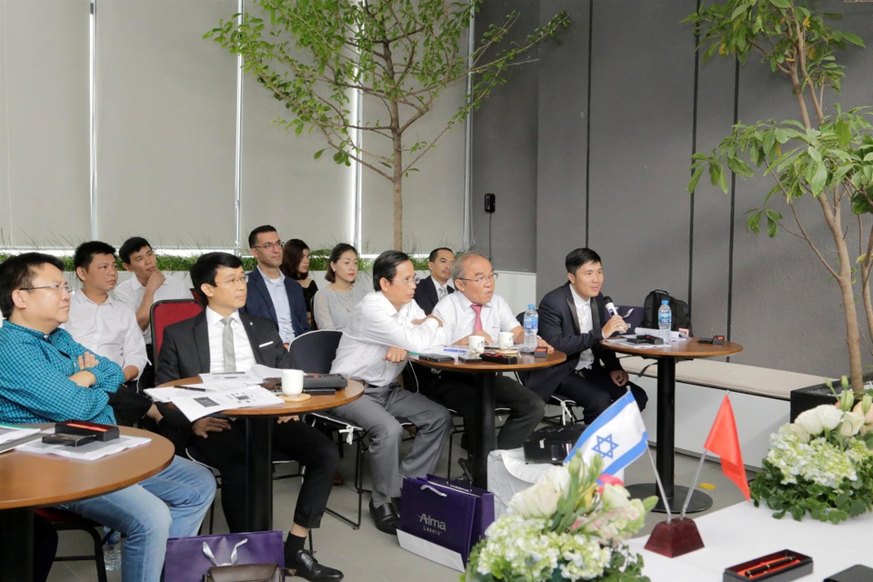 Xu hướng điều trị kết hợp trong y học thẩm mỹ - 4 Bác sĩ Trần Thịnh - nguyên Trưởng khoa Da liễu - Bệnh viện Da liễu chia sẻ: “Tôi hi vọng sau chương trình này sẽ còn nhiều buổi workshop chuyên môn hơn nữa được tổ chức để các bác sĩ trong ngành có thể chia sẻ kinh nghiệm, trao đổi thêm, cùng nhau phát triển kĩ năng, tích góp kinh nghiệm ứng dụng công nghệ cao vào y học thẩm mỹ”.