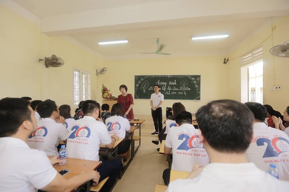 Ra trường 20 năm, đi họp lớp vẫn gần đủ sĩ số - 4