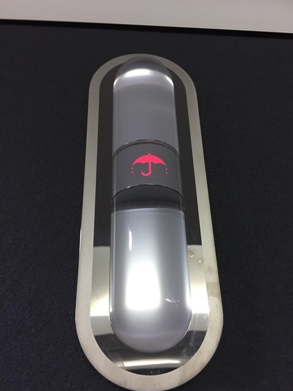 Thang máy kèm thêm chức năng dự báo thời tiết, nhắc nhở mỗi người biết tình hình thời tiết bên ngoài ra sao.