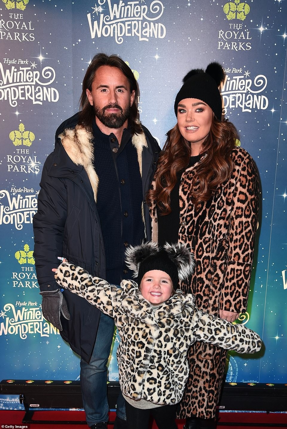 Tamara Ecclestone mặc áo đôi cùng con gái cưng - 3
Sự xuất hiện của Tamara Ecclestone bên chồng con đã xóa tan tin đồn hôn nhân của cô lục đục