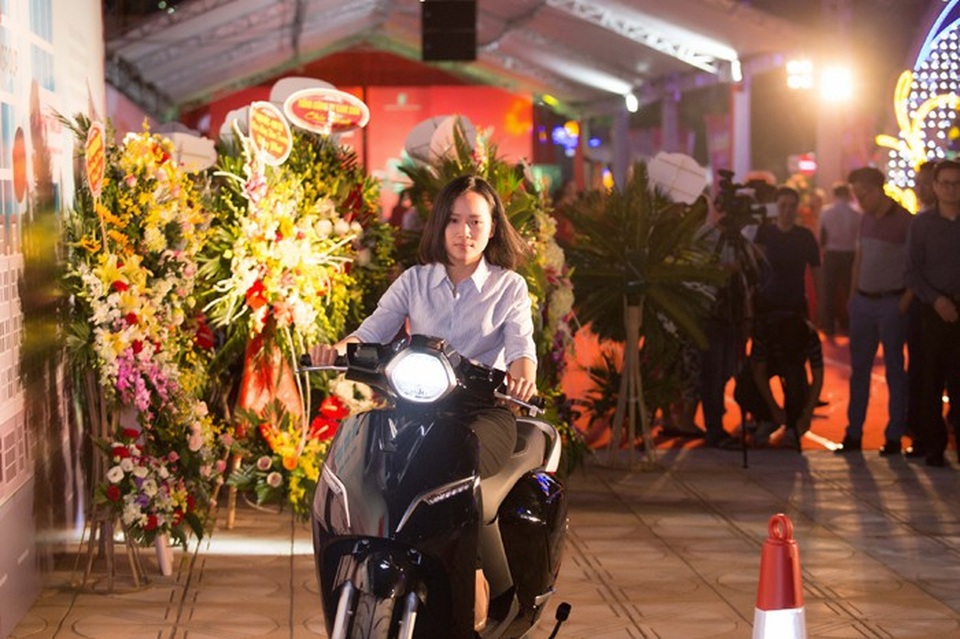 Khai trương Đại lý ủy quyền xe máy điện thông minh VinFast Thăng Long - 9
Nhiều chiếc xe máy điện thông minh đã có chủ nhân
