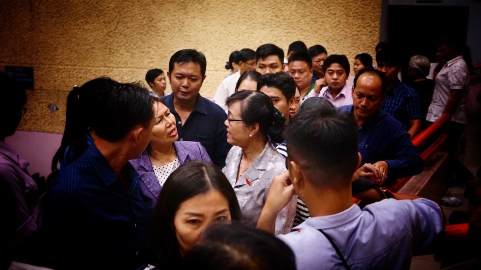 Lãnh đạo TPHCM hứa tập trung giải quyết quyền lợi cho người dân Thủ Thiêm - 7 Chủ tịch HĐND TPHCM Nguyễn Thị Quyết Tâm trao đổi với cử tri khi buổi tiếp xúc kết thúc lúc gần 8 giờ tối