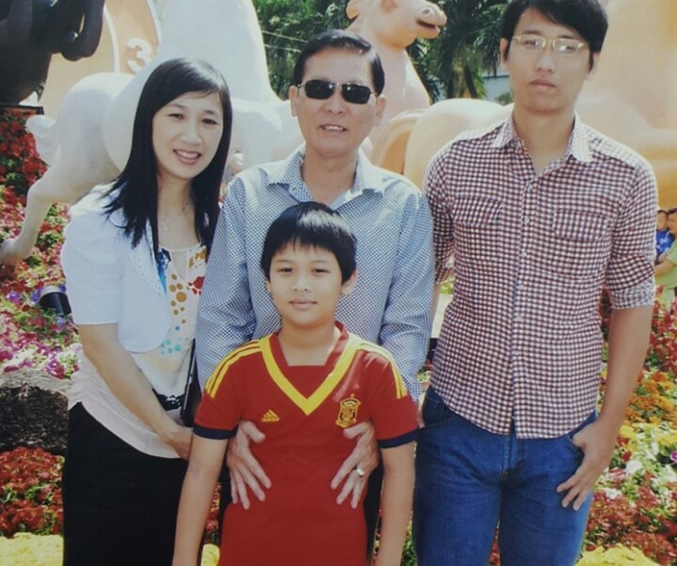 Ai chịu trách nhiệm việc người đàn ông được tuyên vô tội sau hơn 4 năm ngồi tù? - 2 Ông Hùng cùng vợ con trước khi ông này bị bắt