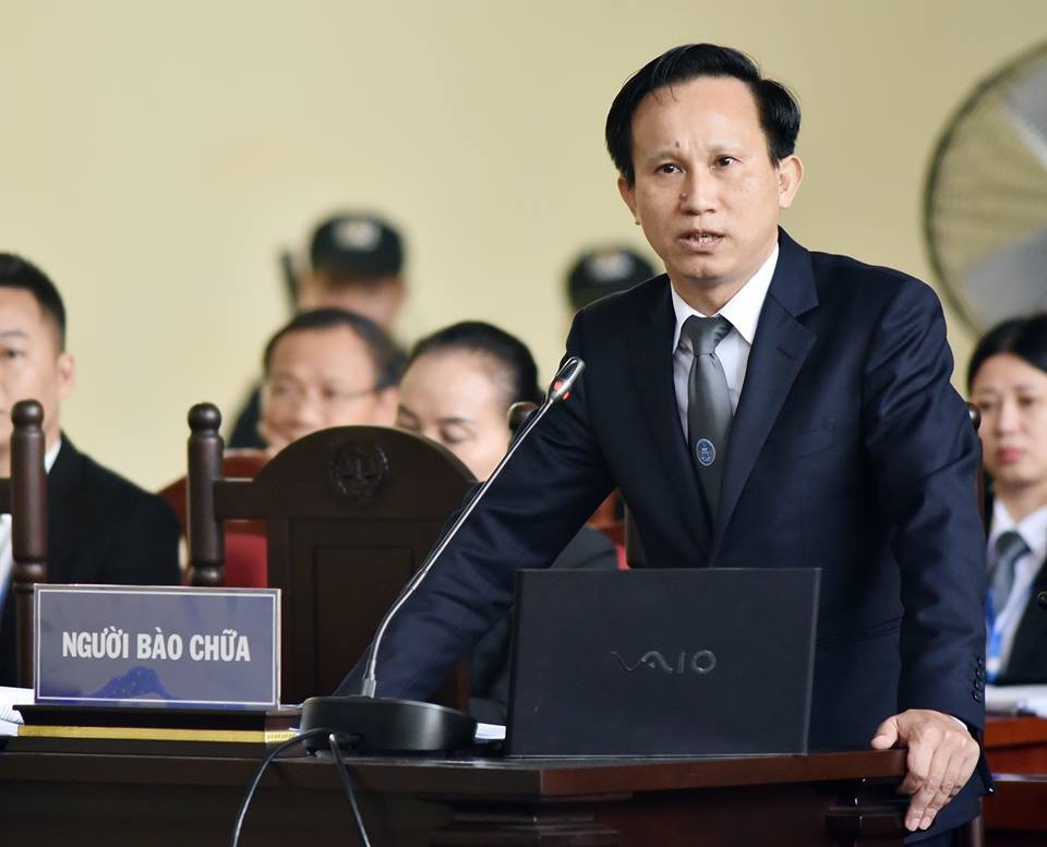 Xử vụ đánh bạc nghìn tỷ: Phan Sào Nam cảm ơn cơ quan truy tố mình - 2 Luật sư Hoàng Văn Hướng trình bày bào chữa của mình tại tòa chiều 22/11.