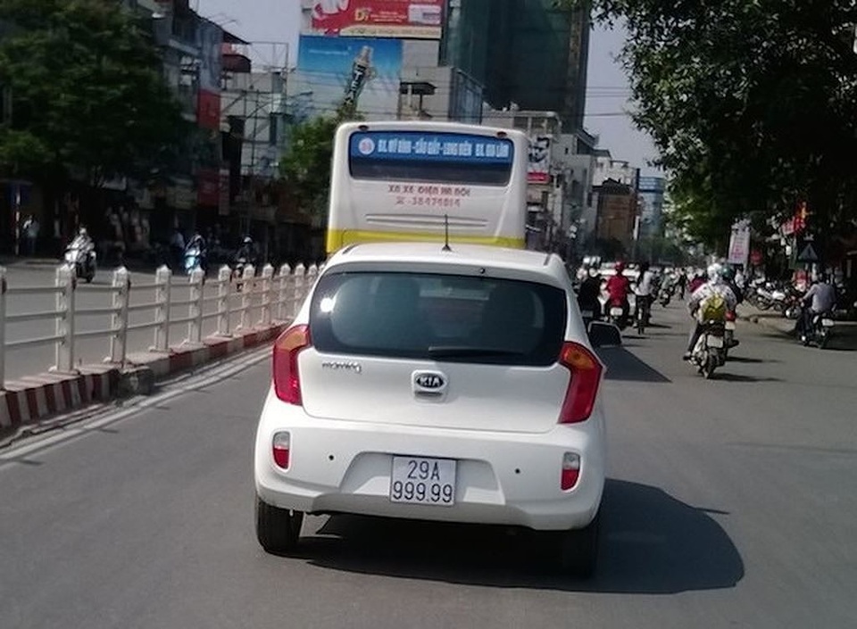Ô tô 500 triệu, bốc trúng biển số khủng, bán luôn giá 1,6 tỷ - 14 Ô tô 500 triệu, bốc trúng biển số khủng, bán luôn giá 1,6 tỷ - 14