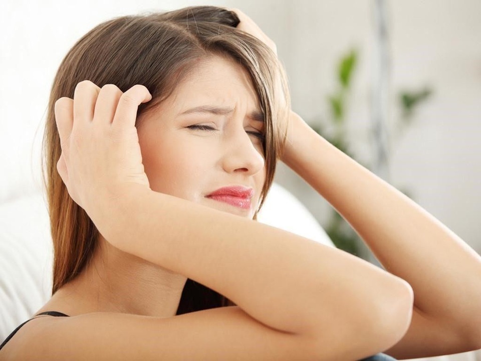 Ù tai, ve kêu trong tai là bệnh gì? - 1 Ù tai là khi bạn luôn nghe thấy âm thanh lạ trong tai
