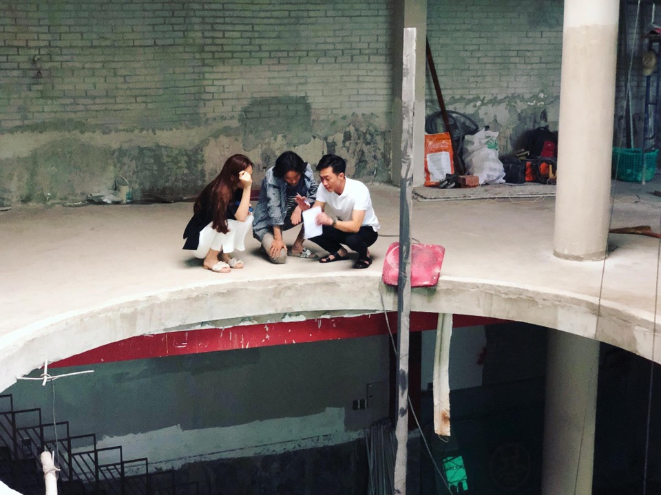 Thiếu gia “Cường đôla” rời công ty của mẹ để lập sự nghiệp riêng ở tuổi 36? - 2 Ông Nguyễn Quốc Cường và bạn gái trong thời gian tập trung mở chi nhánh nhà hàng Trung Hoa tại Vũng Tàu (ảnh FBNV)