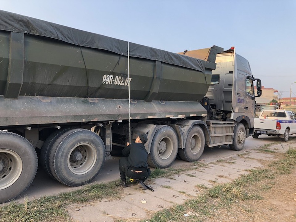 Tóm gần 6000 “hung thần” đường bộ, nạn quá khổ, quá tải bị chặn đứng tại Bắc Giang! - 4 Tóm gần 6000 “hung thần” đường bộ, nạn quá khổ, quá tải bị chặn đứng tại Bắc Giang! - 4