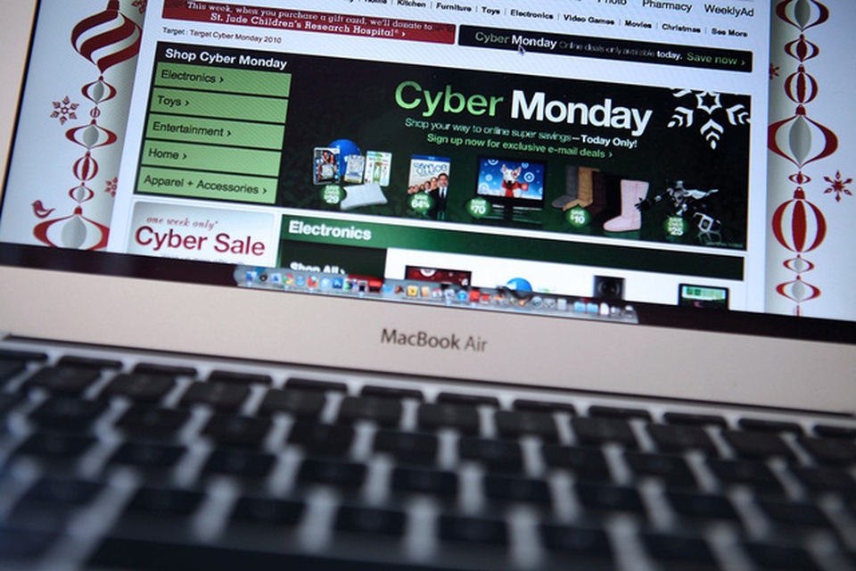Cyber Monday có nhiều giảm giá hấp dẫn với người Việt? - 5 Trái với Black Friday, thì ngày Cyber Friday diễn ra trong bầu không khí hòa bình hơn rất nhiều.