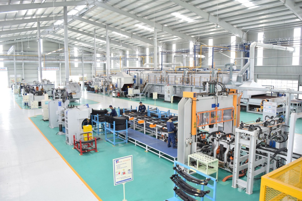 THACO nâng cao tự động hóa trong sản xuất - 1
Dây chuyền sản xuất tại NM Nhíp