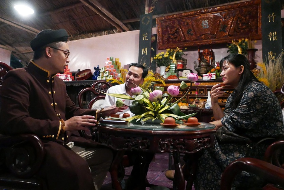 Đặc sản 3 miền hội tụ ở Hà Nội thu hút hàng nghìn người dân thưởng thức - 7
Không gian đậm chất Hà Thành của gian hàng giới thiệu các sản phẩm quà bánh cổ truyền Hà Nội. Năm nay cũng là năm đầu tiên thành phố Hà Nội tổ chức triển lãm Mỗi làng một sản phẩm (OVOP 2018) kết hợp với hội chợ Đặc sản Vùng miền Việt Nam, nhằm quảng bá các sản phẩm thủ công mỹ nghệ, quà tặng tiêu biểu, thiết kế mới của các làng nghề của Hà Nội.