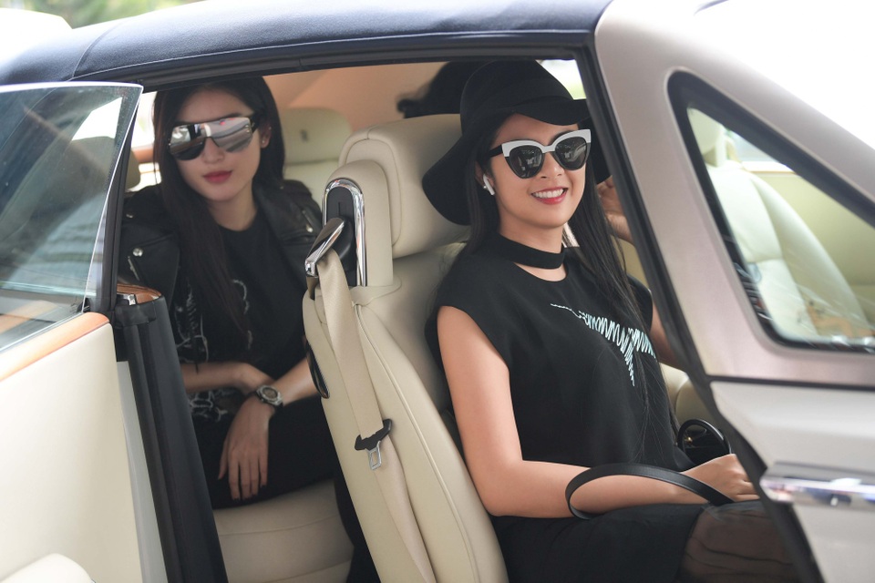 Dàn Hoa hậu gây náo loạn khi đổ bộ Buôn Ma Thuột với khuôn mặt mộc - 5 Ngọc Hân - Huyền My.