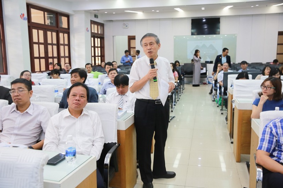 Nhân lực trong cách mạng công nghiệp 4.0: Robot không thể thay thế được giáo viên mầm non - 3
Nhiều chuyên gia có kinh nghiệm hoạt động ở nước ngoài cũng tham gia đóng góp.