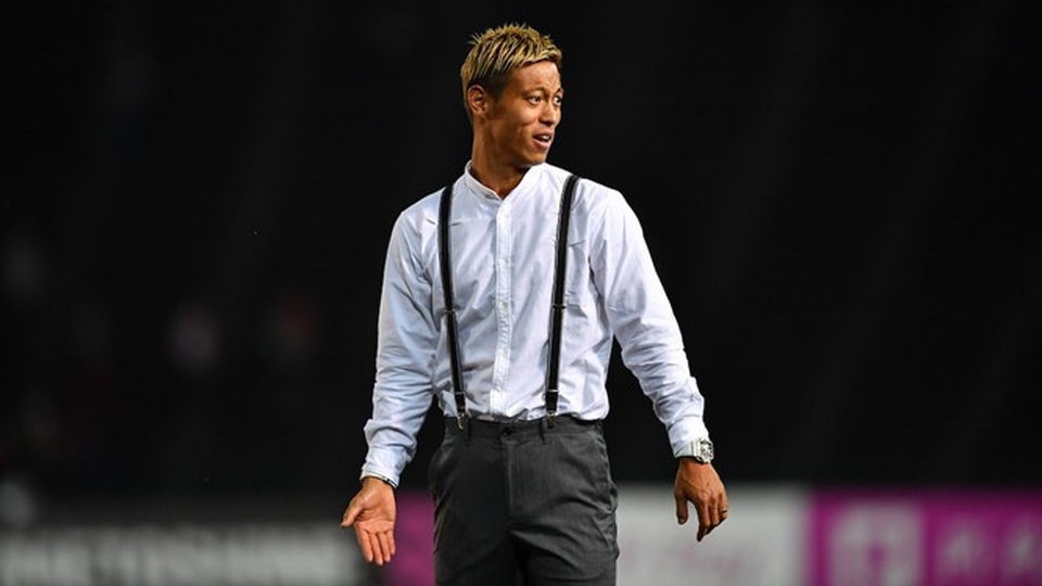 HLV Keisuke Honda không sang Việt Nam cùng đội tuyển Campuchia - 1
HLV Honda sẽ không có mặt ở sân Hàng Đẫy ngày 24/11 tới