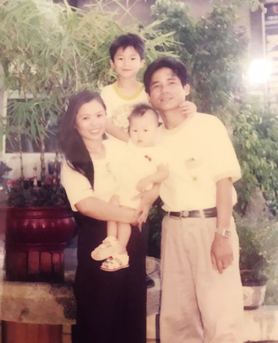Hương Tràm chia sẻ những đánh đổi của mình khi có sự nổi tiếng - 5 Hương Tràm bên ba mẹ thời còn bé