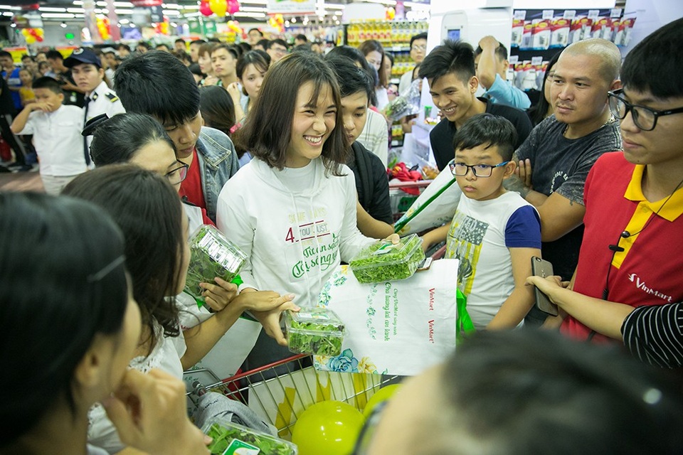 Sôi động cuộc đua mua sắm trúng ô tô VinFast tại VinMart Landmark 81 - 3
Các sản phẩm của VinEco xuất hiện trong phần chơi