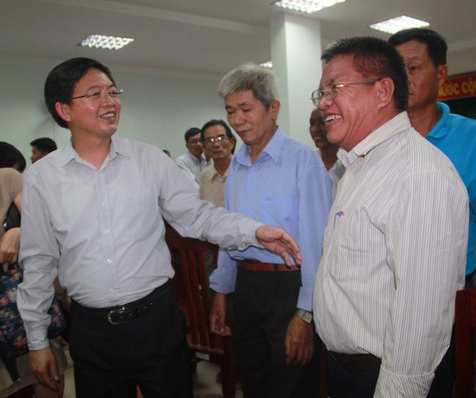 20 năm, TP Quy Nhơn không làm xong một… con đường (!?) - 6 Chủ tịch UBND tỉnh Bình Định Hồ Quốc Dũng khẳng định sẽ đền bù thỏa đáng, không ép dân tại buổi tiếp xúc cử tri phường Lê Hồng Phong ngày 6/11 vừa qua.
