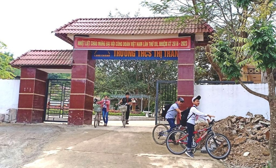 Các giáo viên trường THCS thị trấn Lang Chánh đã nhận đủ số tiền hỗ trợ sau khi báo Dân trí phản ánh.