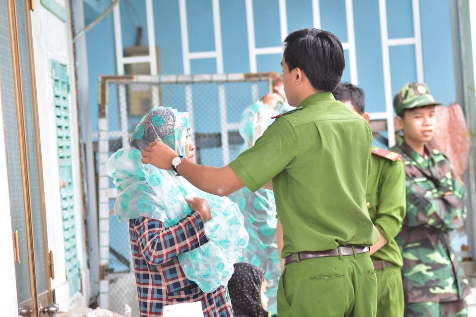 Vừa vui lễ hội nghinh Ông vừa sẵn sàng chạy bão - Ảnh 14. Vừa vui lễ hội nghinh Ông vừa sẵn sàng chạy bão - Ảnh 14.