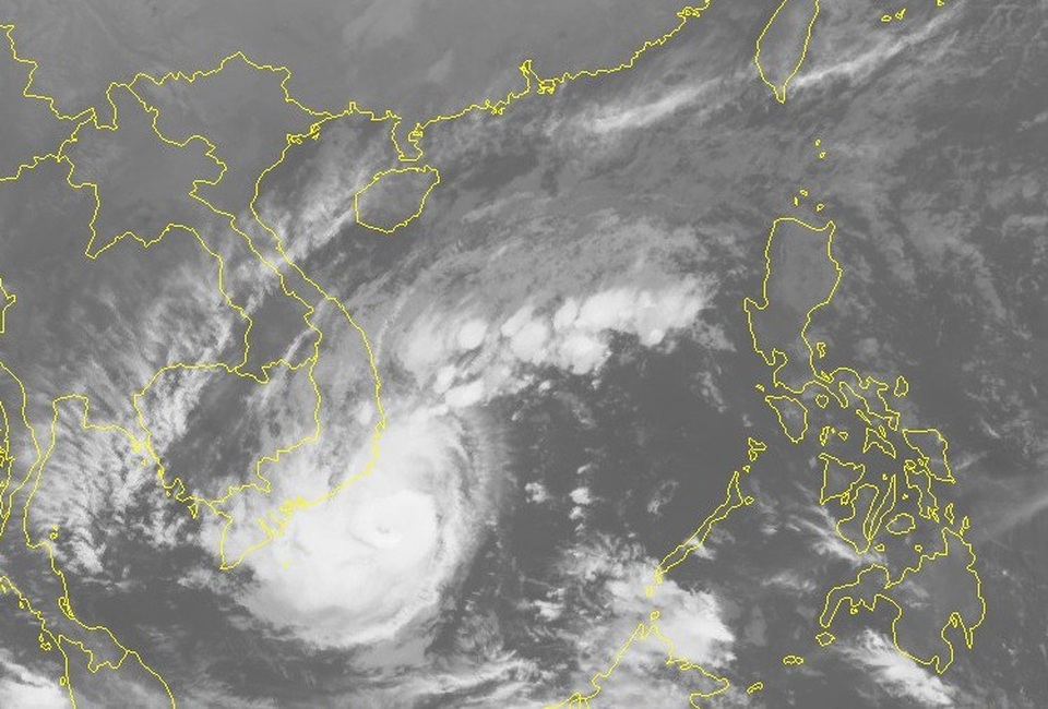 Bão số 9 hướng vào Ninh Thuận - Bến Tre, TPHCM mưa rất to - 2 Ảnh vệ tinh. (Ảnh: NCHMF).