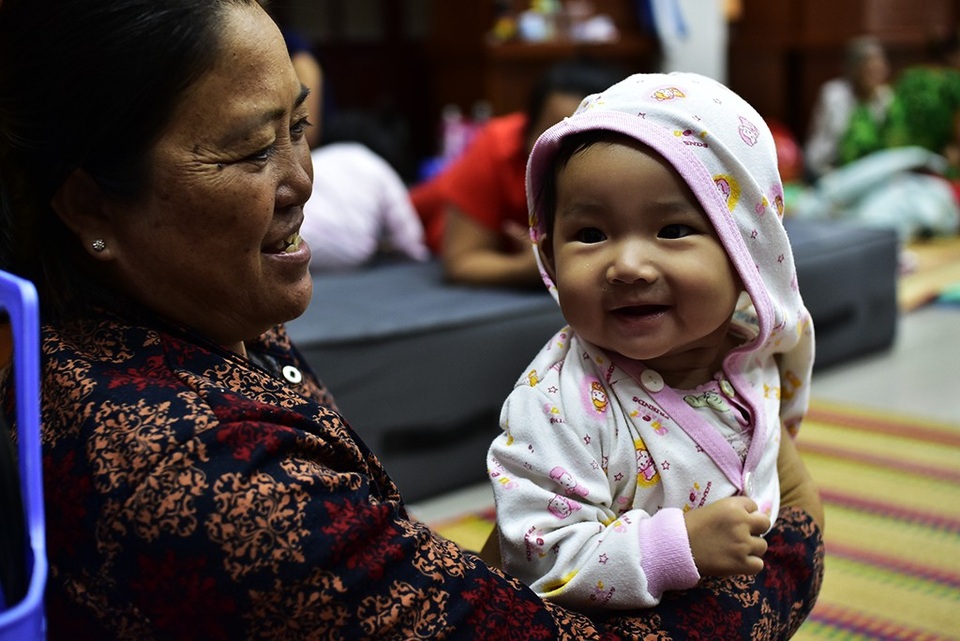 Người dân Cần Giờ cổ vũ tuyển Việt Nam giữa tâm bão - 7 Nụ cười hồn nhiên nơi trú bão “chiến thắng” mọi nỗi lo