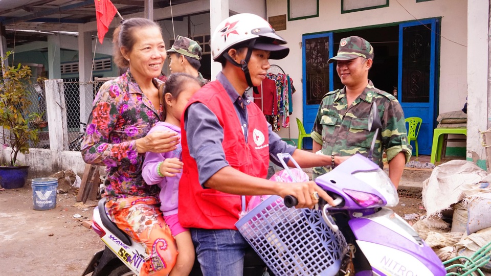 Cần Giờ bắt đầu mưa lớn, hoàn tất đưa dân đến nơi trú bão - 3 Cần Giờ bắt đầu mưa lớn, hoàn tất đưa dân đến nơi trú bão - 3