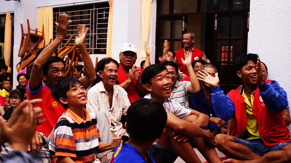 Người dân Cần Giờ cổ vũ tuyển Việt Nam giữa tâm bão - 10 Không cờ phướn, băng rôn trống kèn nhưng cũng không kém phần sôi nổi